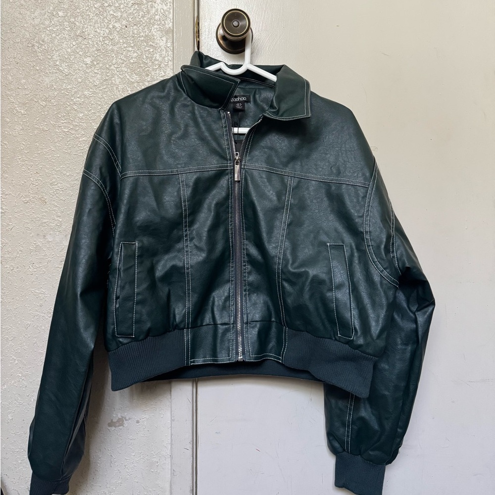 Boohoo: Pu Contrast Stitch Cropped Bomber Jacket (green)